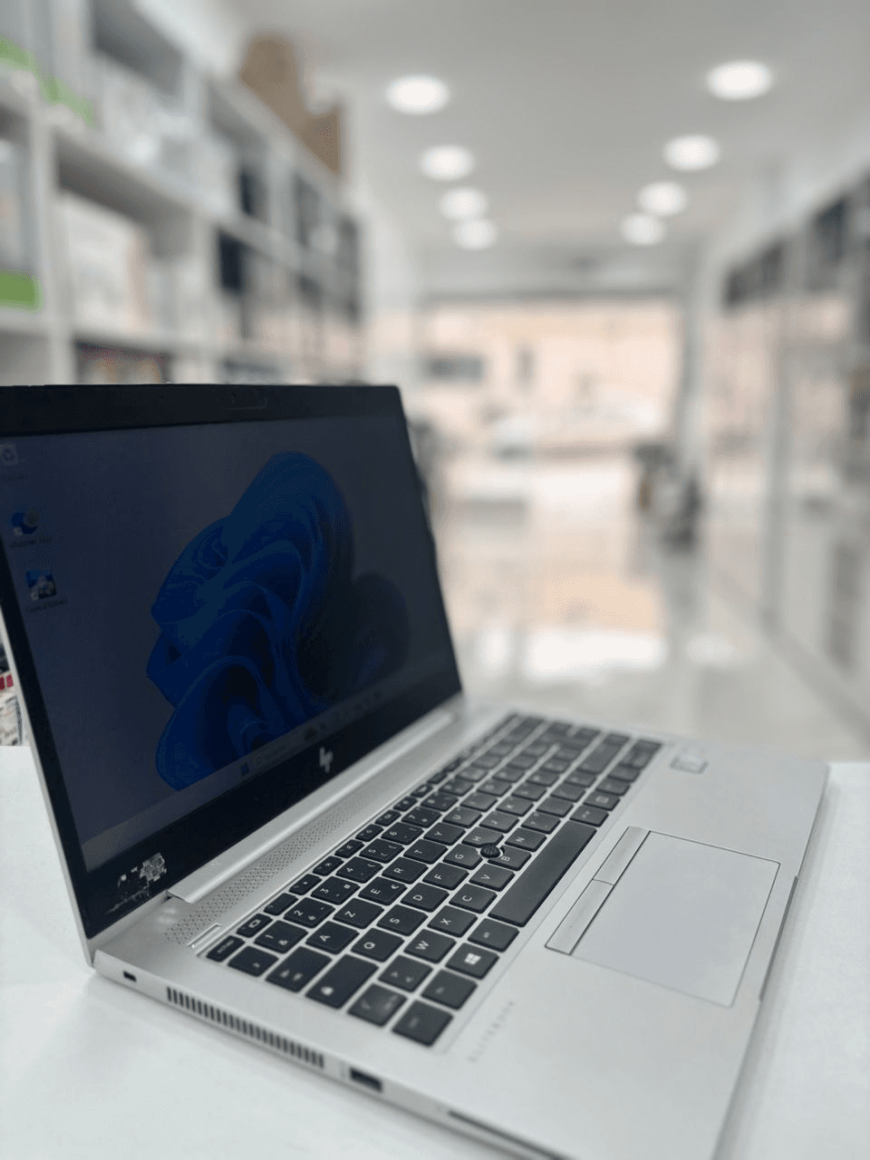 HP ELITEBOOK 840 G5 — miniature 2