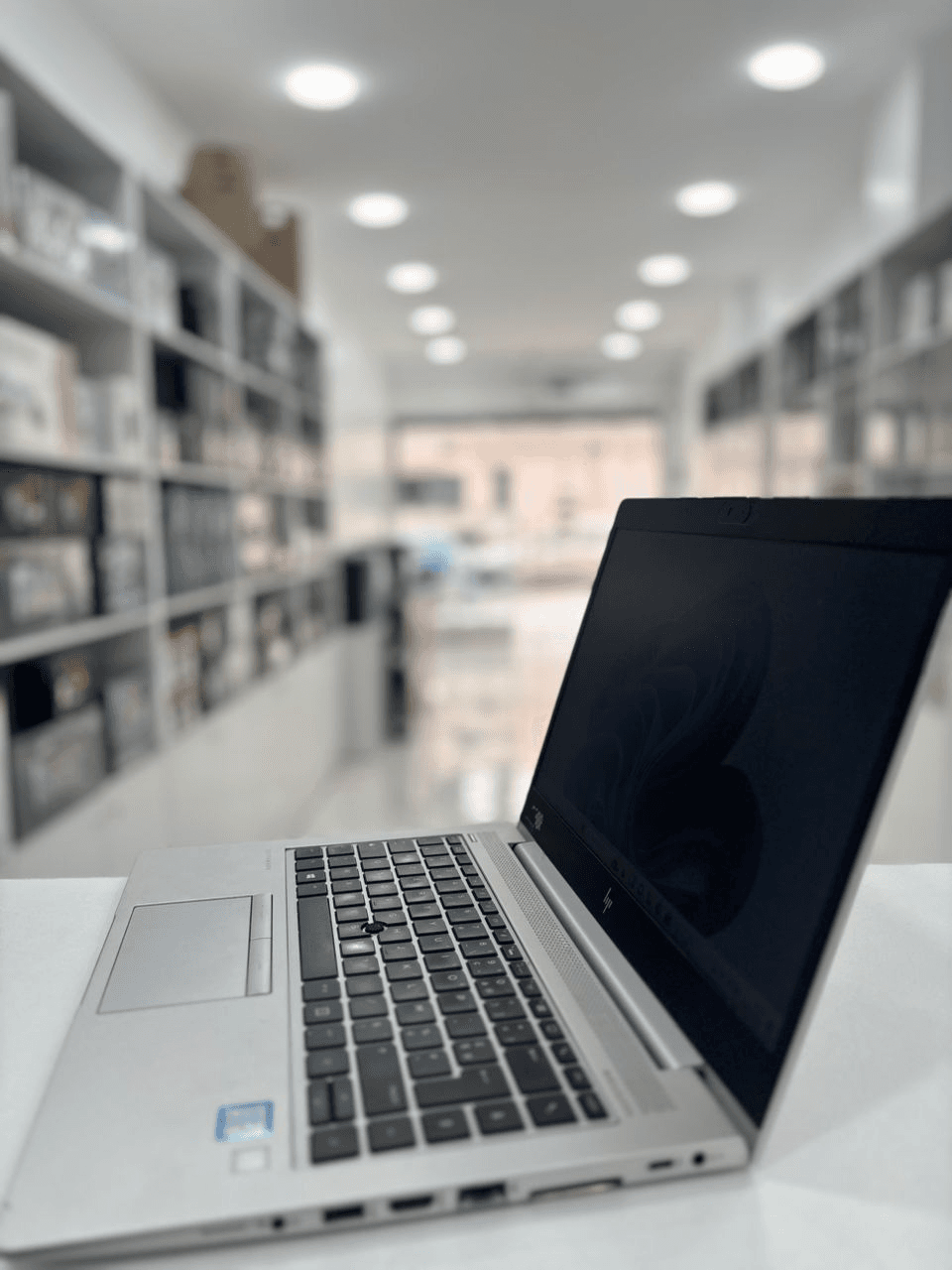 HP ELITEBOOK 840 G5 — miniature 3